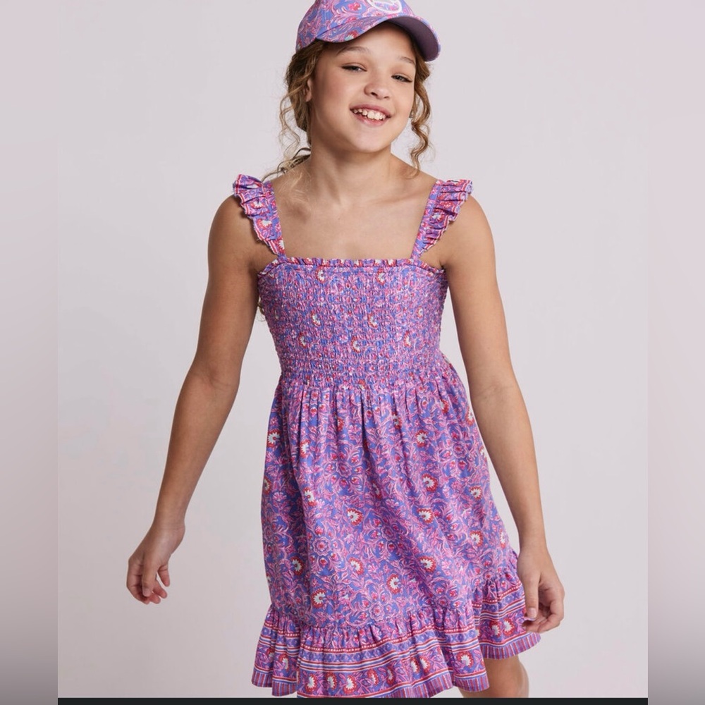 Vineyard Vines Girls Smocked Dress,M Floral dress.Excellent used condition.